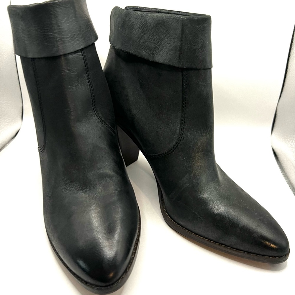 Black/green Leather Ankle Boots new, in the box
